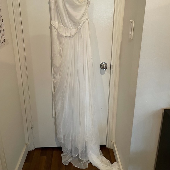 FAME AND PARTNERS Wedding dress - Picture 1 of 9